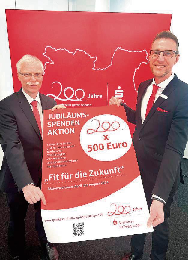 Bilden derzeit noch das Vorstandsduo der Sparkasse Hellweg-Lippe: Ulrich Kleinetigges (l.) und Peter Königkamp. Voraussichtlich zum 1. Juli stößt Nicole La Noutelle (bislang Sparkasse Arnsberg-Sundern) dazu. Anlässlich des 200. Geburtstages der 1824 gegründeten Städtischen Sparkasse zu Soest stellte der Vorstand am Freitag im Rahmen der Bilanzpressekonferenz eine besondere Spendenaktion vor. Foto: Friedrich