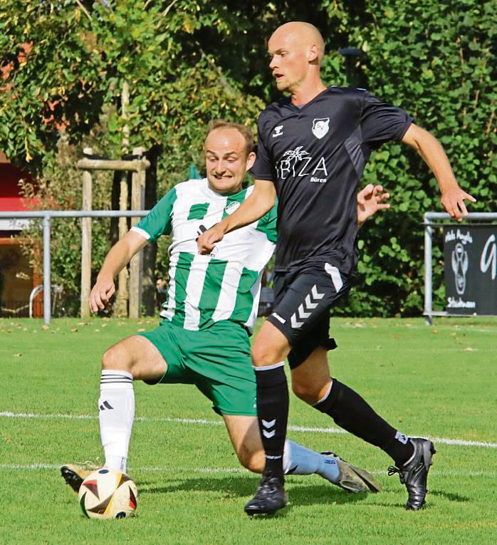 Mit seinen beiden Treffern sorgte Marc Siedhoff (l.) für die 2:0-Pausenführung des SV Steinhausen gegen die Reserve aus Marienloh. Unterm Strich stand dann ein ungefährdeter 5:1-Erfolg der Gastgeber. Foto: Wiegand
