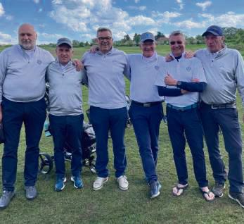 Feierten einen gelungenen Saisonstart: Die Herren 50 des Golfclubs Lippstadt (v.l.) Ludger Nienhaber, Stefan Bläsius, Christian Schlepphorst, Andreas Ulrich, Klaus Groß und Ralf Sültrop.