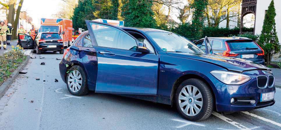 Im Fahrzeug des Unfallverursachers (vorne) wurden zwei Airbags ausgelöst. Foto: Vielberg