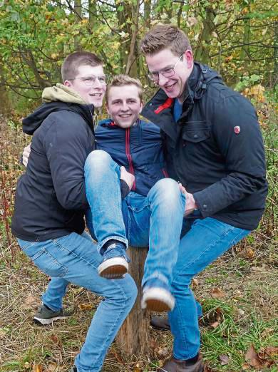 Moritz Schwietzer, Mellricher Schützenkönig, machte spürbar Bekanntschaft mit dem Grenzstein. Foto: Reinhard Priesnitz