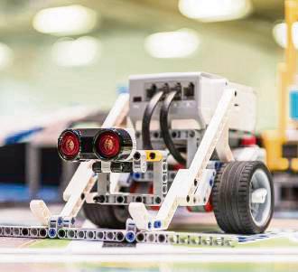 Schüler schicken ihre Roboter ins Rennen. Archivfoto: Magel