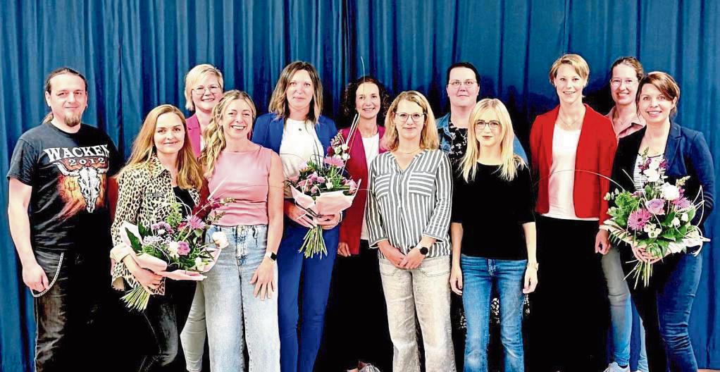 Die neuen und die alten Mitglieder des Arche-Vorstands.
