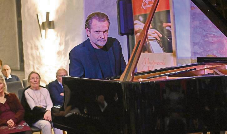 Sebastian Knauer ist ein gefeierter Star der Klassik-Szene – und war nun im Rittergut Störmede zu Gast. Foto: Dieter Tuschen