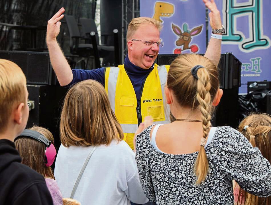 Mittendrin, statt nur dabei: Mike Bernasco, hier beim Konzert mit Herrn H., wertet das Erwitter Stadtjubiläum als vollen Erfolg. Foto: Ulrike Dietz
