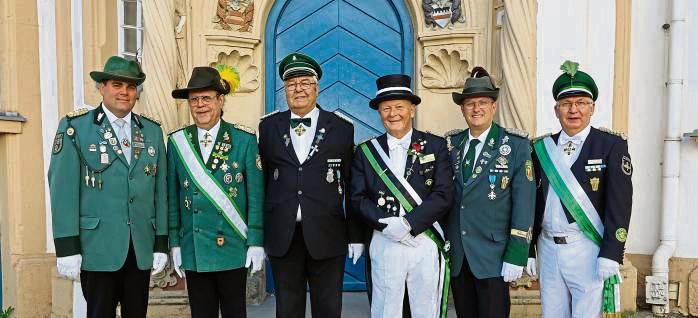 Bekleiden wichtige Ämter beim BHDS (v.l.): Bundesjungschützenmeister Torsten Bogedain, Michael Pavlicic (Vorsitzender Brauchtumsausschuss), Vize-Bundesschützenmeister Franz Heinrichsmeier, Bundesjustiziar Thomas Gockel, Diözesanbundesmeister DV-Paderborn Mario Kleinemeier und Diözesanschießmeister DV-Paderborn Rudolf Bracht. Foto: Laame