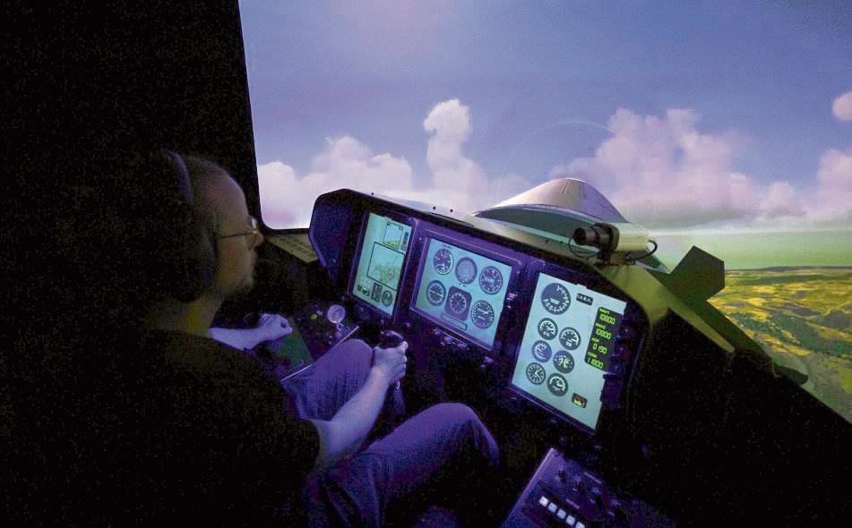 Ein Training besonders für Militär-, Rettungs-, Kunst- und Hobbyflieger: Das Cockpit kann individuell an verschiedene Flugzeug- oder Hubschraubertypen angepasst werden.