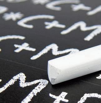 Mit Kreide „bewaffnet“ ziehen im Januar wieder die Sternsinger durch die Straßen. Foto: dpa