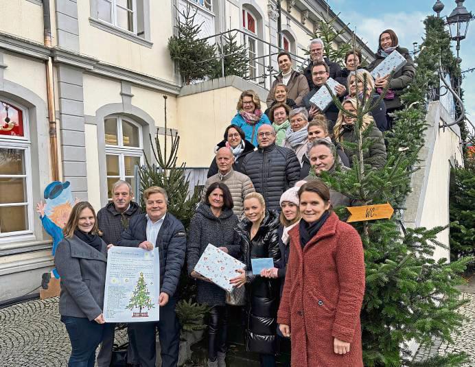 Für leuchtende Kinderaugen sorgen zahlreiche Teilnehmer wieder mit der Wunschbaum-Aktion. Foto: Frenz