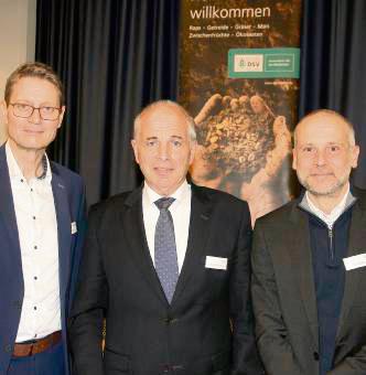 Alle Hände voll zu tun haben die Vorstände Clive Krücke-meyer (l.) und Dr. Eike Hupe (r.) sowie der stellvertrende Aufsichtsratsvorsitzende Norbert Thiex-Mayer. Foto: Schwade