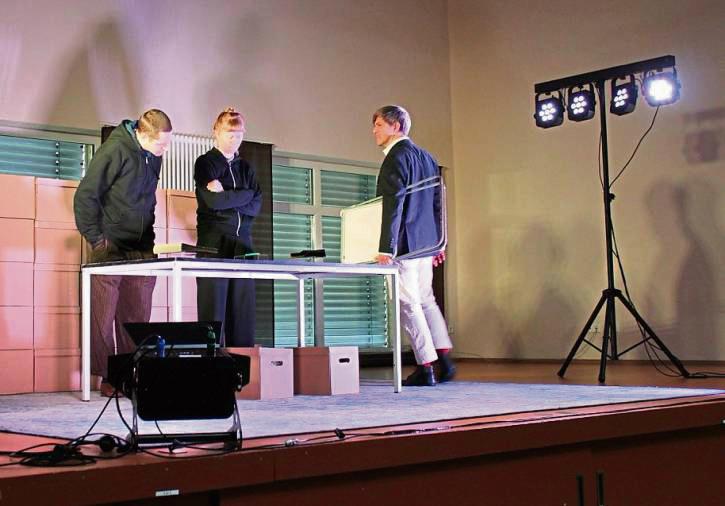 Konrad Schreier, Gerda Pethke und Jan Uplegger (v.l.) inszenieren die Geschichte um Felix Fechenbach.