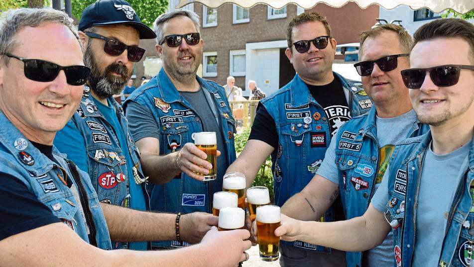Beim dritten Besuch ist es Tradition: Die Mavericks Mofa-Bande freut sich auf die Kirmes.
