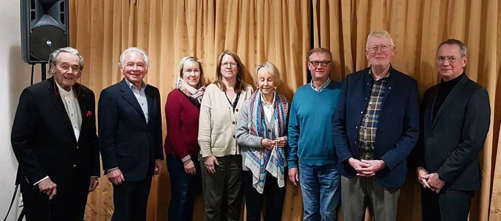 Der Vorstand von K&K (v.l.): Hanns-Peter Dürkes, Peter Plonka, Karina Blankenberg, Anja Schwarzer, Jutta Seck, Rudolf Füllerer, Hans-Edgar Hans und Meinolf Schniedermeier.