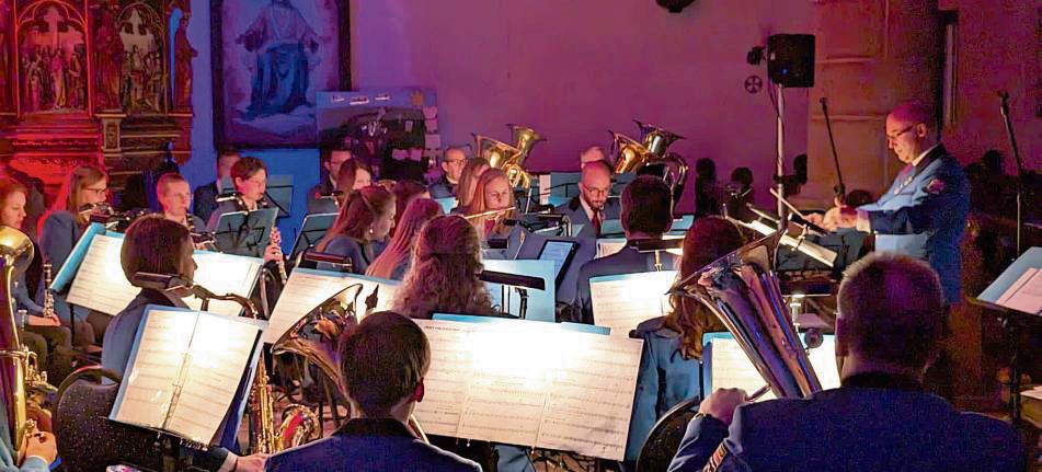 Das Blasorchester Hövelhof sorgte für gute Stimmung in der Pankratius-Kirche.