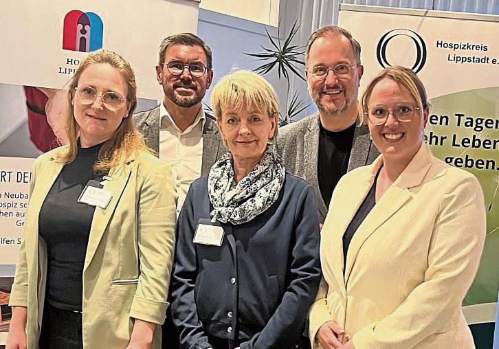 Netzwerktreffen zum geplanten Hospiz: Wiebke Porrmann und Beate Otten vom Hospizkreis Lippstadt (1.u.2.v.l.) tauschten sich mit Nathalie Peter sowie Sebastian Thiemann (2.v.l.) und Felix Staffehl von den Christlichen Hospizen im Kreis Soest aus.