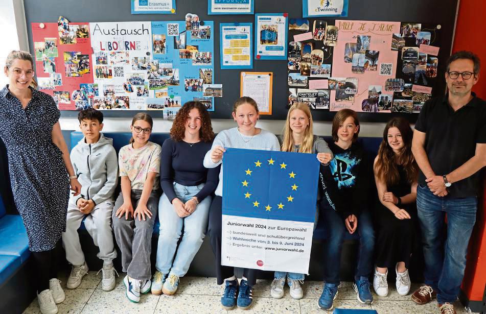 Sind fit für Europa (v.l.): Julia Engelbracht, Said Salh, Mila Ewen, Anna-Sophie Rieke, Kristin Röper-Schültken, Hanne Pietsch, Max Jäger, Kim Wienecke und Kai Hoffmann. Foto: Dietz