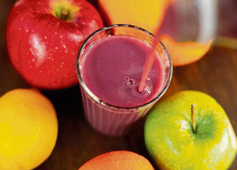 Grünzeug im Glas: Smoothies gibt’s zum Beispiel beim „Green Food Festival“. Foto: dpa