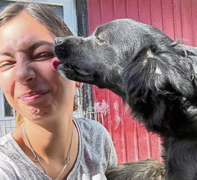 Belleza findet Charline Nicklisch zum Knutschen: Die 33-Jährige engagiert sich für rumänische Straßenhunde.