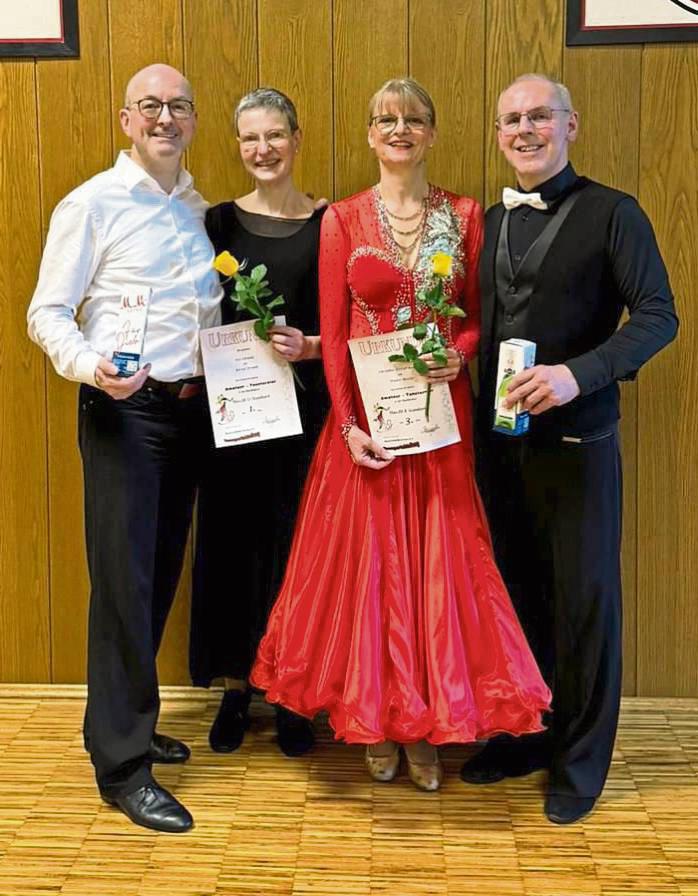 Für den TSC Castell bei den Turnieren in Köln-Porz und Witten am Start: Die Tanzpaare Ute und Bernd Strunk (l.) sowie Christina und Walter Beisler (r.).