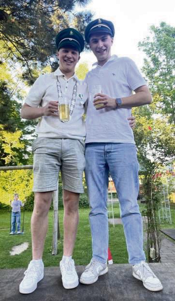 Jungschützenkönig Jaron Beine (l.) und Adju Luis Bertels.