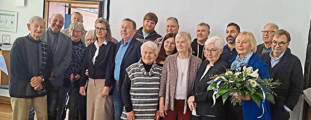 Für ihre Treue zum SC Lippstadt ehrten der Vorstand sowie die jeweiligen Abteilungsvertreter die anwesenden Mitglieder.