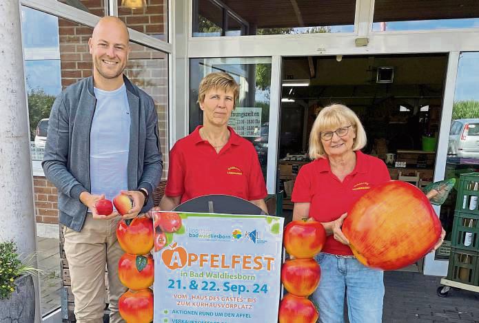 Freuen sich aufs Fest (v.l.): Christoph Hermes (KWL), Annette Schulze Bonsel und Margit Paschen (Floreana Landmarkt).