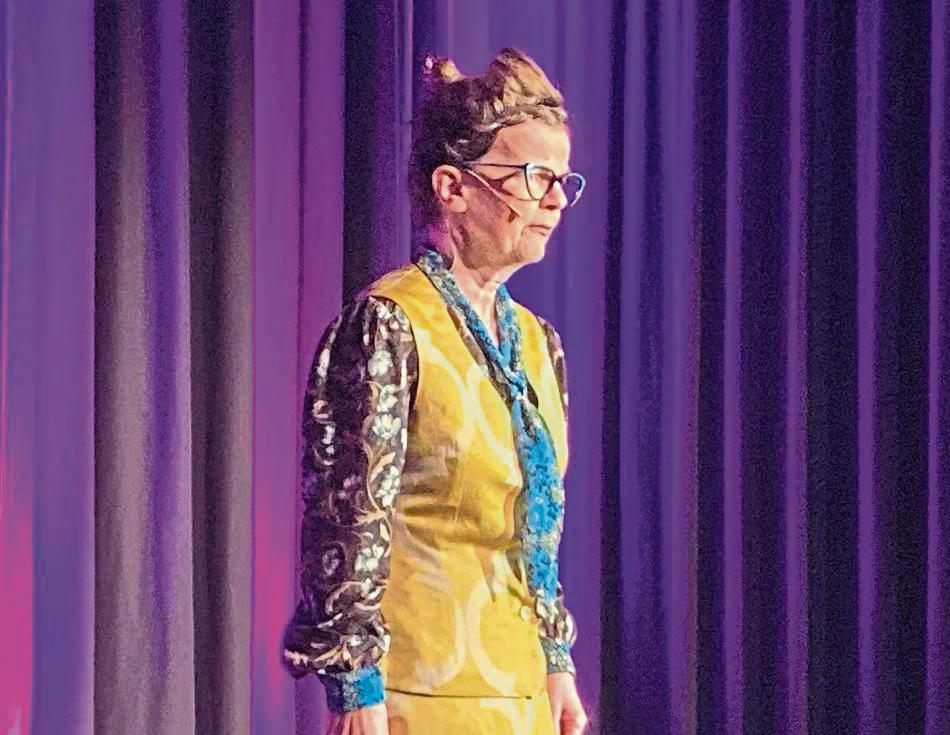 Mit ihrem Comedyprogramm „Sprechpause“ war die Kult-Sauerländerin Frieda Braun in der Rüthener Stadthalle zu Gast. Foto: Frenz