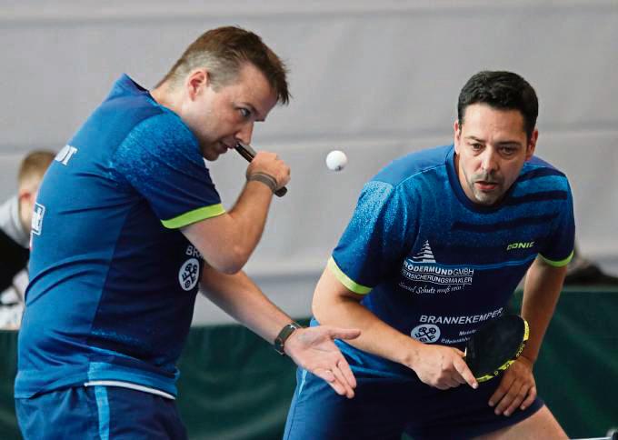 Gleich in den Doppeln wollen Lars Averkamp (r.) und Christian Pekrul (l.) mit ihren LTV-Teamkollegen den Grundstein für einen erfolgreichen Auswärtsauftritt legen. Foto: Wiegand