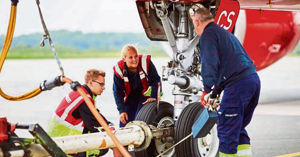 Wer schon immer wissen wollte, was eigentlich hinter den Kulissen eines Flughafens passiert, kann das bei einer geführten Besuchertour erleben.