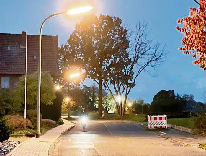 Ist die Straßenbeleuchtung an der Wasserstraße in Dedinghausen zu dunkel? Diese Frage stellen sich vor allem Eltern, die sich um die Sicherheit ihrer Kinder sorgen. Foto: Meschede