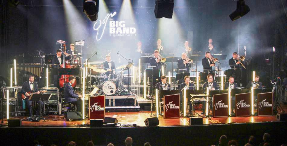Die Big Band der Bundeswehr ist bekannt für imposante Auftritte. Foto: Peter Zylajew