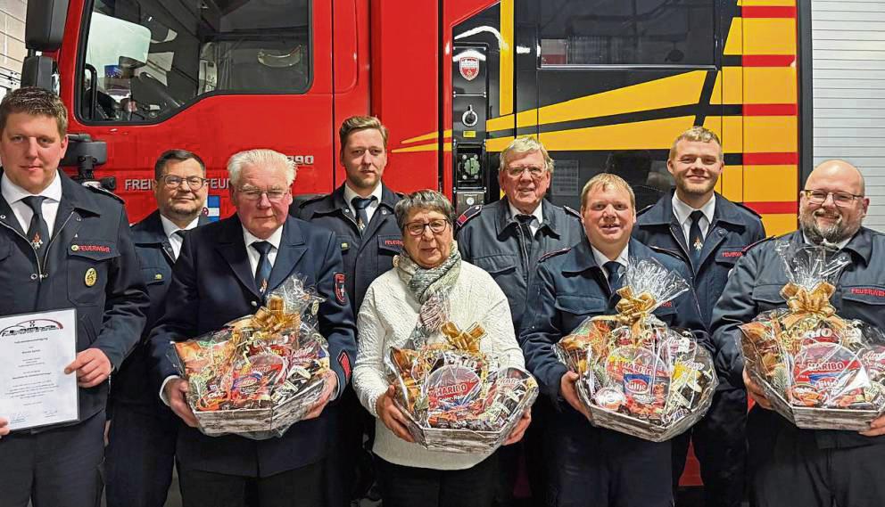 Die Feuerwehr Mönninghausen bedankte sich für die Einsatzbereitschaft und beförderte einige Kameraden.