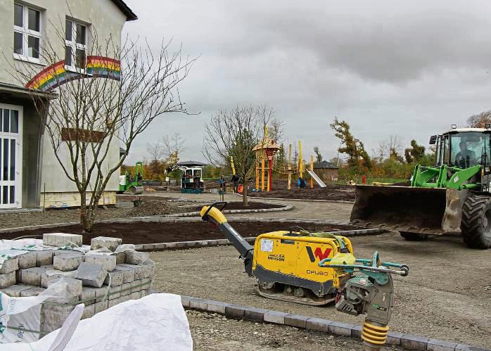 Am Ende des Regenbogens wartet auf die Grundschule Am Weinberg wieder ein schöner Schulhof. Foto: Löseke