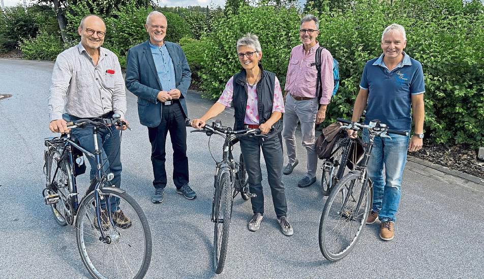 Die Kommunalwahl könnte mit Blick auf den Radverkehr zur Richtungsentscheidung werden – davon sind (v.l.) Dr. Joachim Nordkämper, Karl-Heinz Tiemann, Claudia Bachmann, Gerd Pokraka und Christian Ringel vom Fahrradnetzwerk überzeugt. Foto: Cegelski