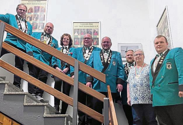 Der Vorstand des Carnevals-Clubs Grün-Weiß Schmerlecke wurde einstimmig wiedergewählt. Barbara Bauer-Matysiak (2.v.r.) legt ihre aktive Rolle im Verein nieder. Foto: Bußmann