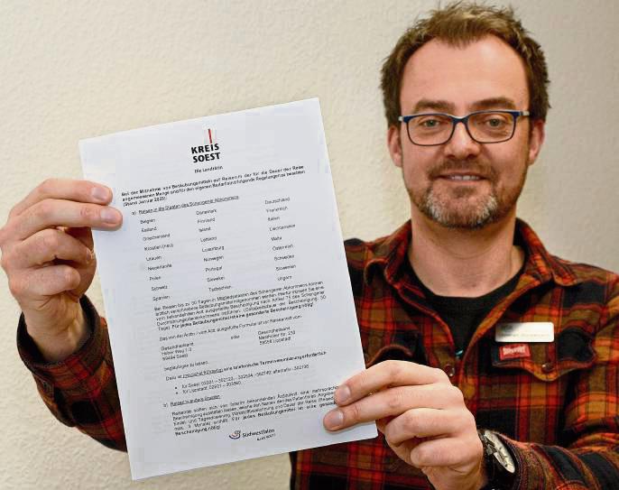 Amtsapotheker Christian Stockebrand weist darauf hin, dass bei Reisen ins Ausland eine Bescheinigung für Medikamente notwendig sein kann. Foto: Kalle (Kreis Soest)