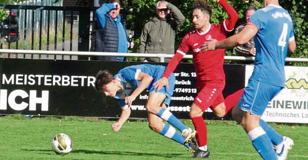 In den Punktekampf greifen nun auch die Kicker aus Mastholte (Rot) wieder ein. Es geht nach Sendenhorst. Foto: Schlink