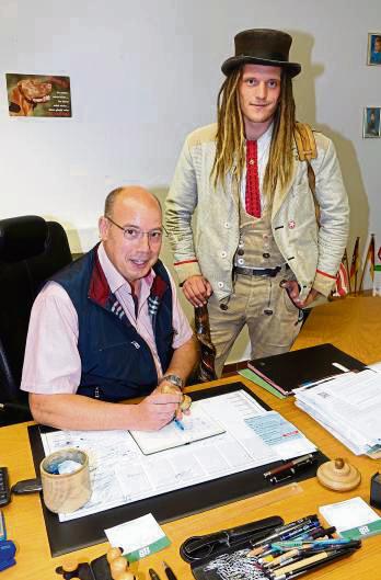 Lucas Schmalstieg (r.) war gerade auf Walz. Foto: Kloer