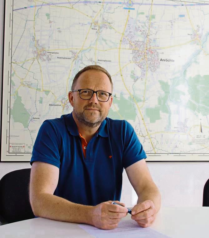 „Es macht Spaß, dass man in kurzer Zeit helfen kann.“ Anröchtes Bürgermeister Alfred Schmidt schätzt die Gespräche mit den Bürgern. Foto: Meschede