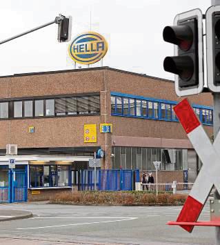 Im Nordwerk fertigt Hella technologisch anspruchsvolle Scheinwerfer. Archivfoto: Niggenaber