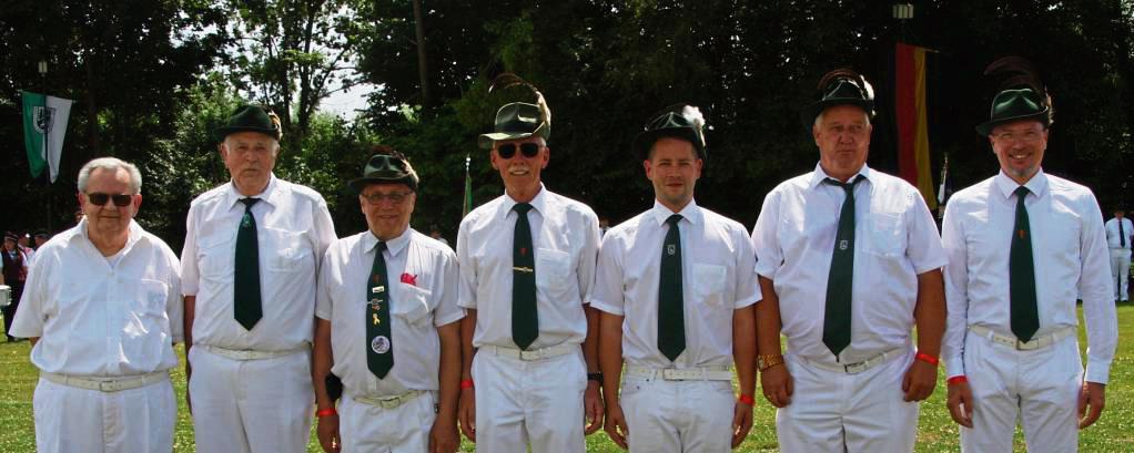 Diese Schützen des Nördlichen Schützenbundes nahmen ihre Auszeichnung am Sonntag persönlich entgegen: (v.l.) Walter Tigges, Manfred Fischer, Christopher Crocker, Andreas Elsner, Kai Mühlenbrock, Martin Hilwerling und Dirk Lücker-Cozilius. Foto: Wissing