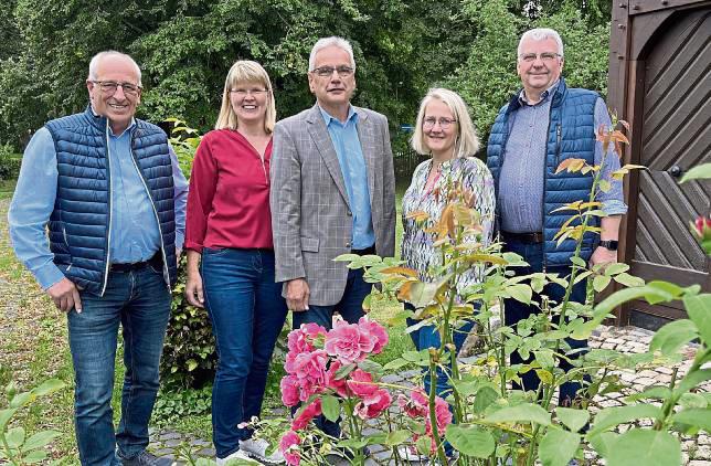 Der aktuelle LAG-Vorstand freut sich auf die Kleinprojekte: (v.l.) stellvertretender Vorsitzender Franz Linneboden, Schatzmeisterin Rita Ahle, 1. Vorsitzender Udo Heinrich, Beisitzerin Anja Pöppelbaum und stellvertretender Vorsitzender Alfons Levenig.