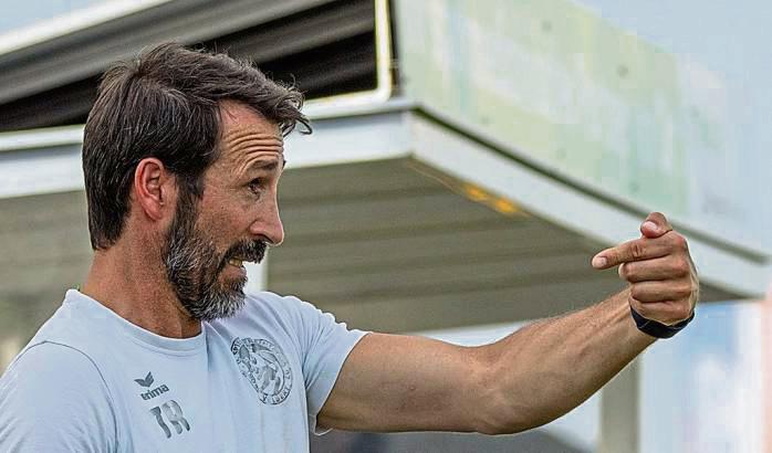 Trainer Dimitrios Pappas wartet noch auf den ersten Auswärtssieg mit Aufsteiger Velbert in der Regionalliga West.