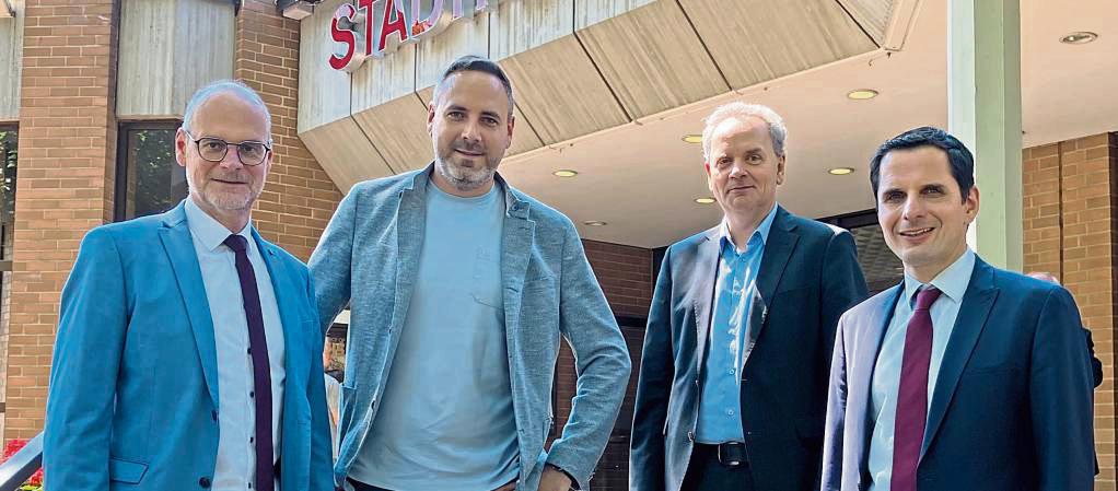 Tauschten sich mit vielen weiteren Teilnehmern in Werl aus (v.l.): Christof Sommer (Hauptgeschäftsführer Städte- und Gemeindebund NRW), Werls Bürgermeister Torben Höbrink, Dr. Matthias Menzel (Hauptreferent für Soziales und Krankenhäuser) und Christian Pospischil (Vorsitzender der Arbeitsgemeinschaft). Foto: Maack