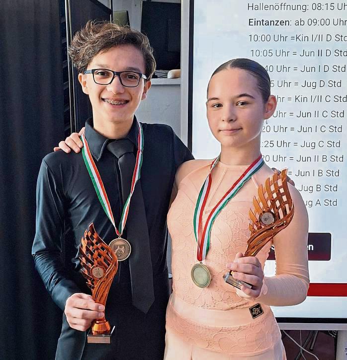 Überzeugten mit einem dritten Platz bei den NRW-Landesmeisterschaften in Solingen: Karina Broychenko (r.) und Luis Castellon Rivera vom TSC Castell Lippstadt.