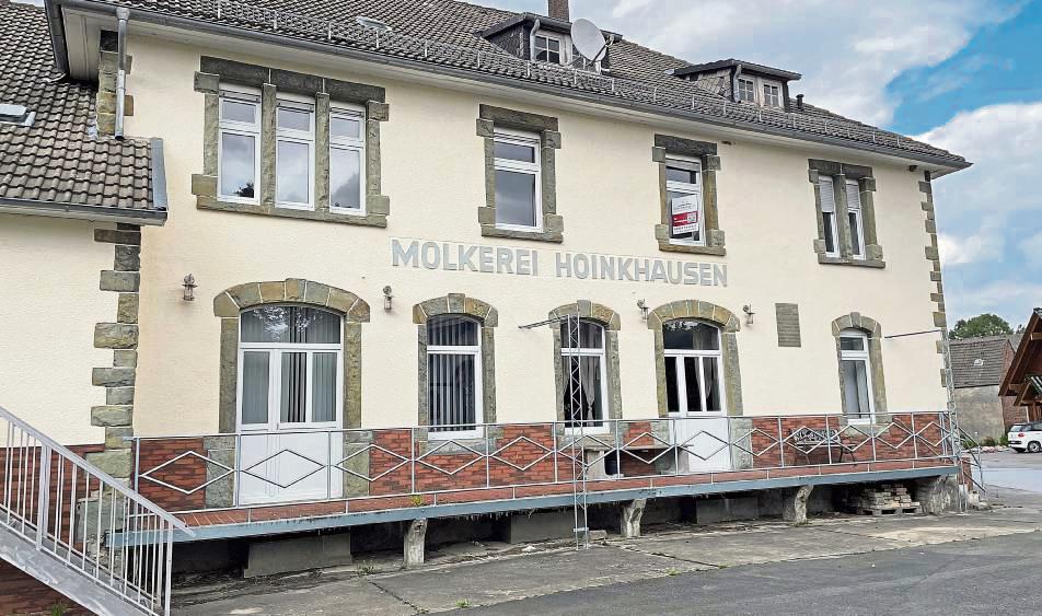 Steht seit wenigen Wochen zum Verkauf: Die alte Molkerei in Hoinkhausen. Zuletzt war dort eine Jugendhilfeeinrichtung untergebracht. Foto: Rückert