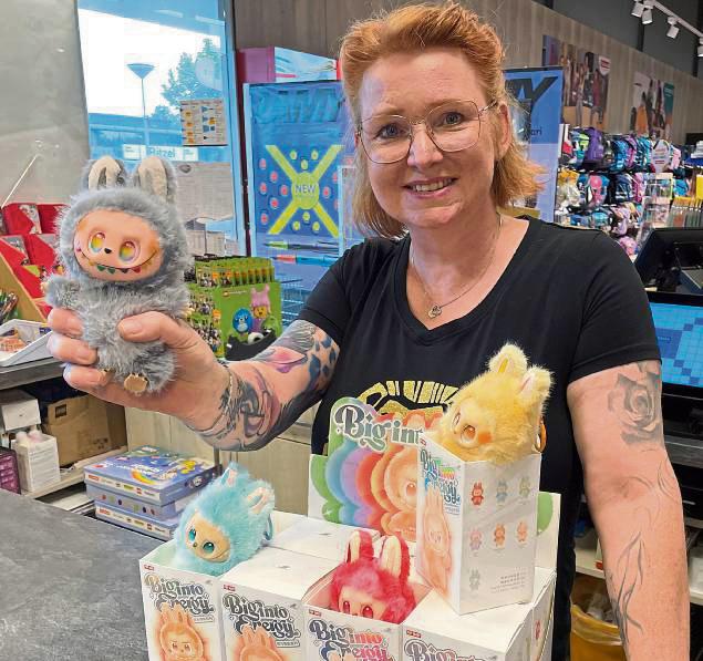 Viel Trara um kleine Monster: Bianca Köppen von Toys World präsentiert die Lafufus. Fotos: Rückert