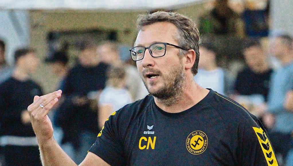 Die 100er-Marke wird am Sonntag geknackt: Christian Nolte ist seit 2022 Trainer des SuS Bad Westernkotten – seitdem geht es im Badeort eigentlich stetig bergauf. Foto: Thorsten Heinke
