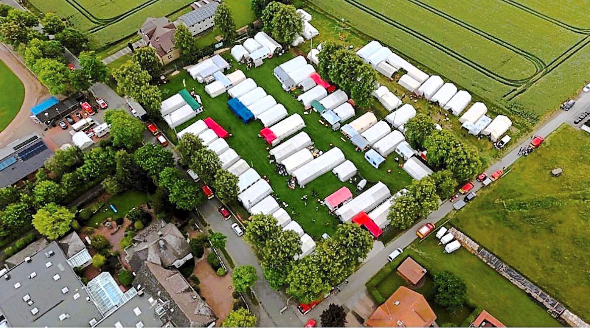 Eine richtige Zeltstadt wurde in Oestereiden aufgebaut. Foto: Feuerwehr Rüthen