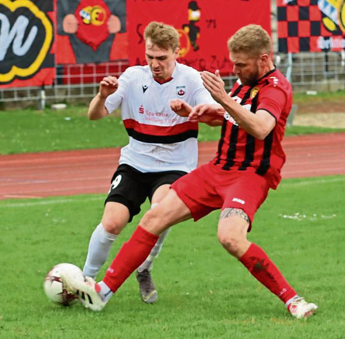 Maximilian Franke (l.) hat seinen Vertrag verlängert und geht in seine dritte Saison beim SV Lippstadt. Foto: Lütkehaus